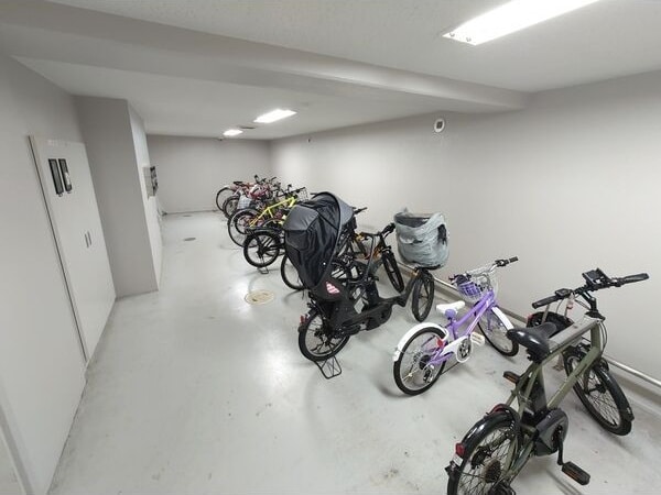  名古屋市営地下鉄鶴舞線/いりなか駅 徒歩8分 1階 築18年