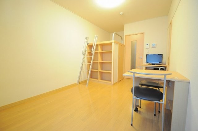  レオパレスアベイユ