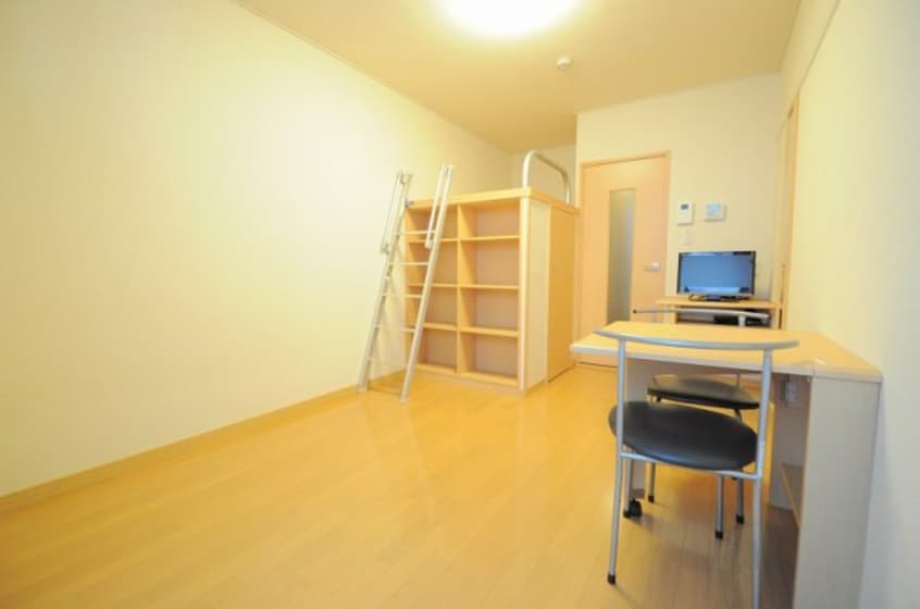  レオパレスアベイユ