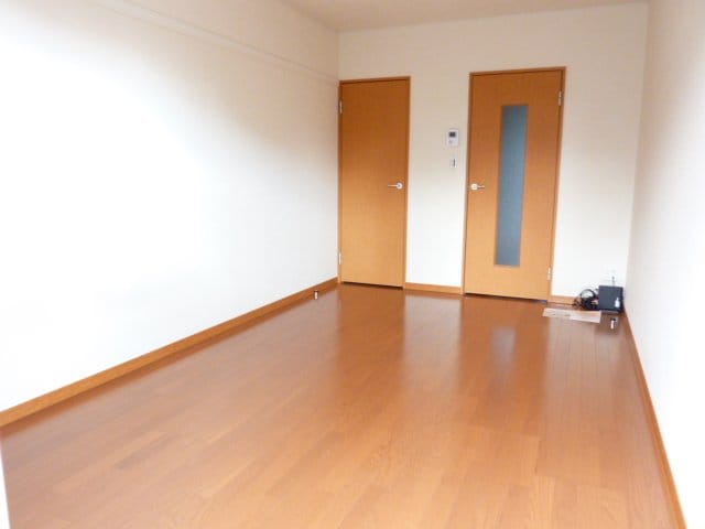 1Fフローリング 2Fカーペット レオパレス見寿野