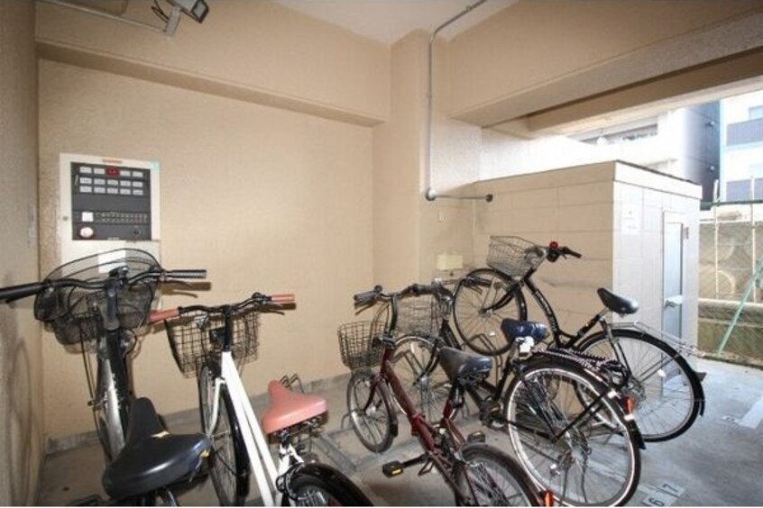  名古屋市営地下鉄鶴舞線/鶴舞駅 徒歩11分 3階 築40年