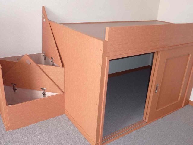 ベッド下は大きな収納スペースになってます♪ レオパレスサンヒルズ