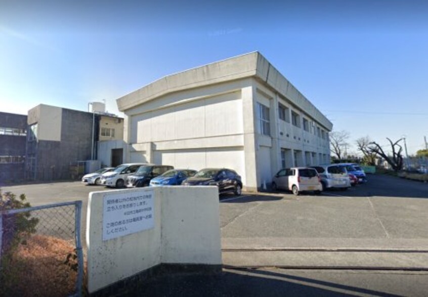 半田市立亀崎中学校(中学校/中等教育学校)まで320m ビレッジハウス亀崎2号棟