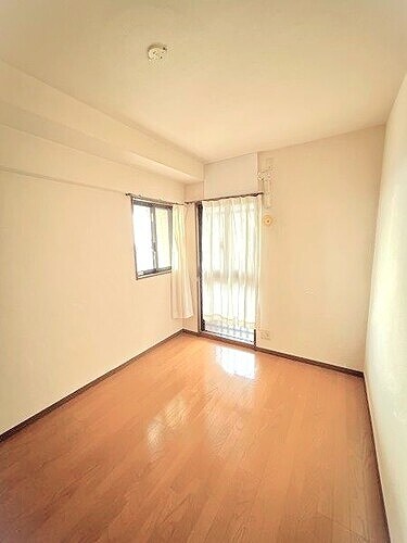 洋室約5.0畳(中央・カーテンは撤去します) ライオンズマンション築地口弐番館