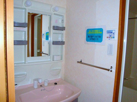 写真、間取図面などが現況と異なる場合は現況優先となります。 サプリーム若草