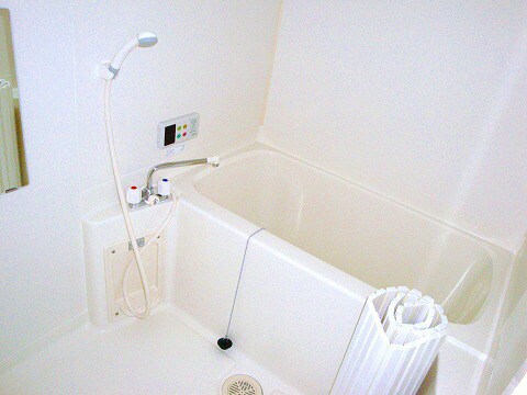 写真、間取図面などが現況と異なる場合は現況優先となります。 サプリーム若草