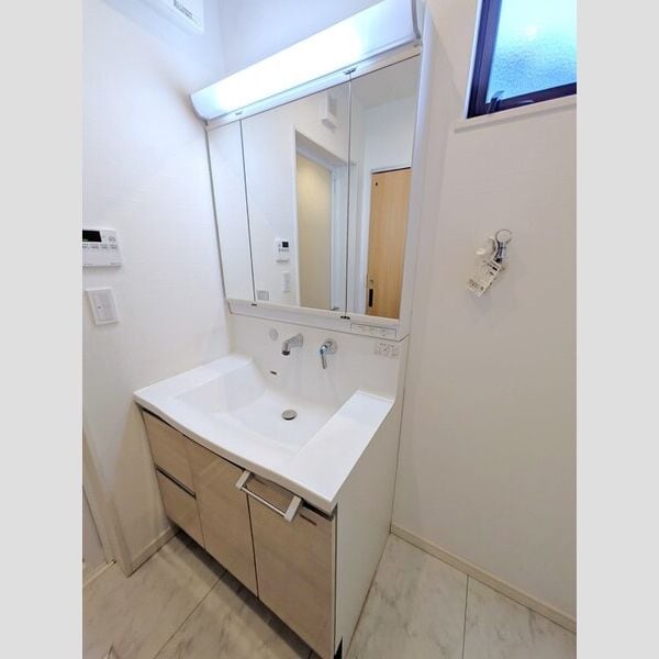  東海道本線/大府駅 バス27分辰池西下車:停歩4分 1-2階 築6年