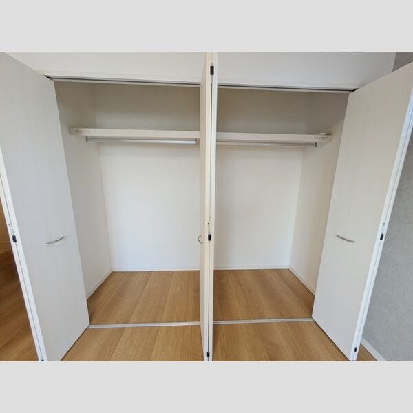  東海道本線/大府駅 バス27分辰池西下車:停歩4分 1-2階 築6年