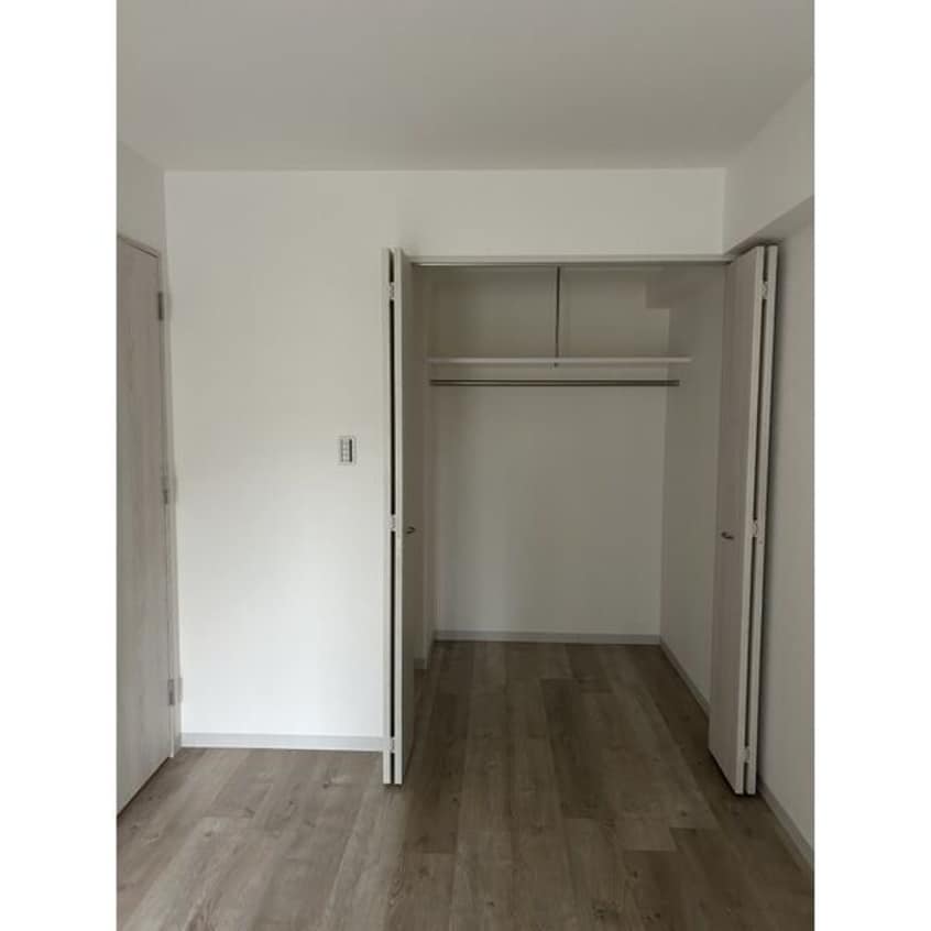 室内写真は別部屋の写真です。 LOROS6