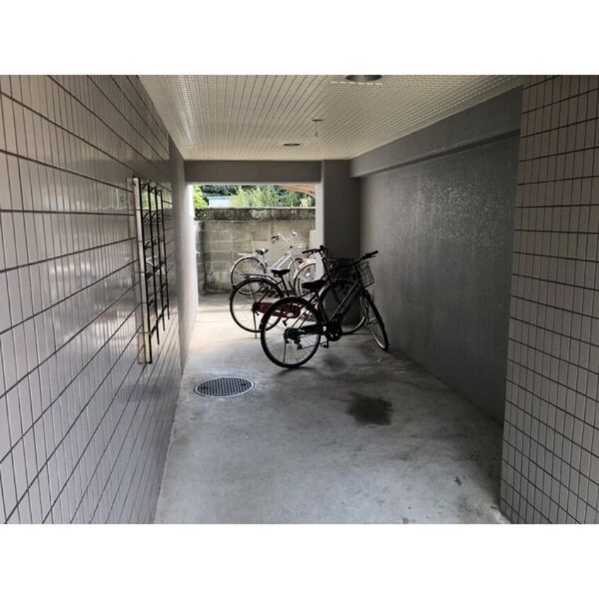  名古屋市営地下鉄鶴舞線/川名駅 徒歩6分 2階 築33年