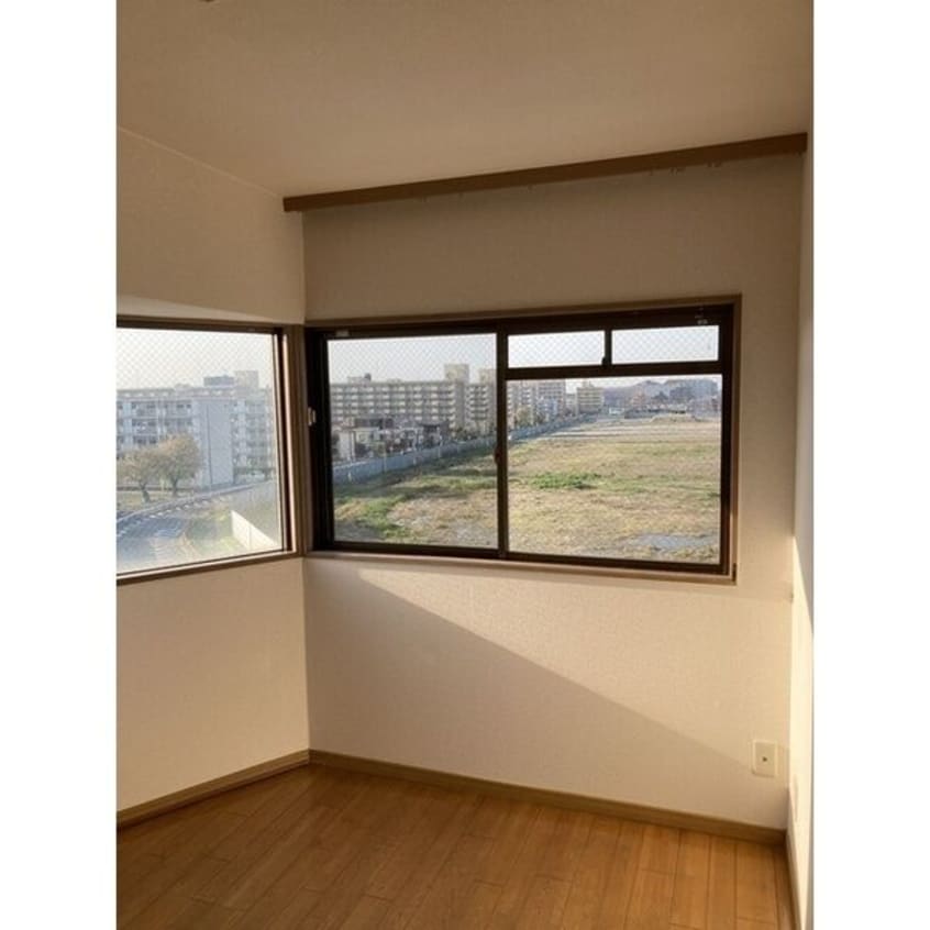  グランドヒルズ西川