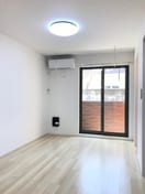 こちらの居間で趣味の時間をお楽しみください フローラ