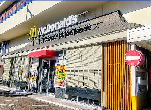 マクドナルド 城西店(ファストフード)まで142m ローズウッド・コート
