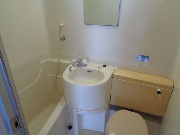 ※写真は同じマンションの違う部屋のものになります。 東和マンション広小路