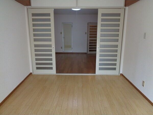 ※写真は同じマンションの違う部屋のものになります。 東和マンション広小路