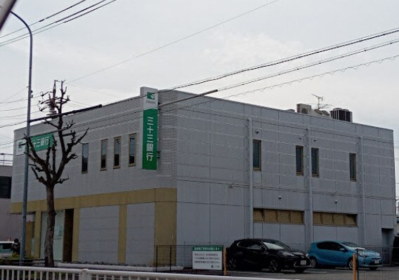 三十三銀行 中川支店(銀行)まで581m 名古屋臨海高速鉄道<あおなみ線>/南荒子駅 徒歩7分 4階 築37年