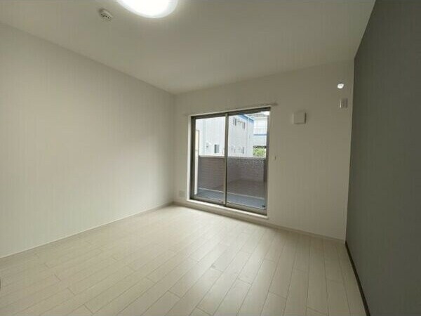 ※写真は同じマンションの違う部屋のものになります。 ラエタニテ