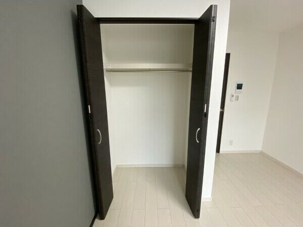 ※写真は同じマンションの違う部屋のものになります。 ラエタニテ