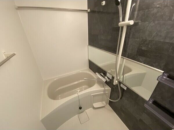 ※写真は同じマンションの違う部屋のものになります。 ラエタニテ