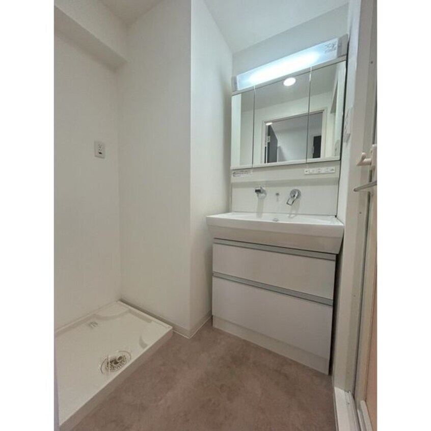 ※写真は同じマンションの違う部屋のものになります。 リベルティア