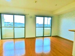 室内写真は別部屋の写真です。