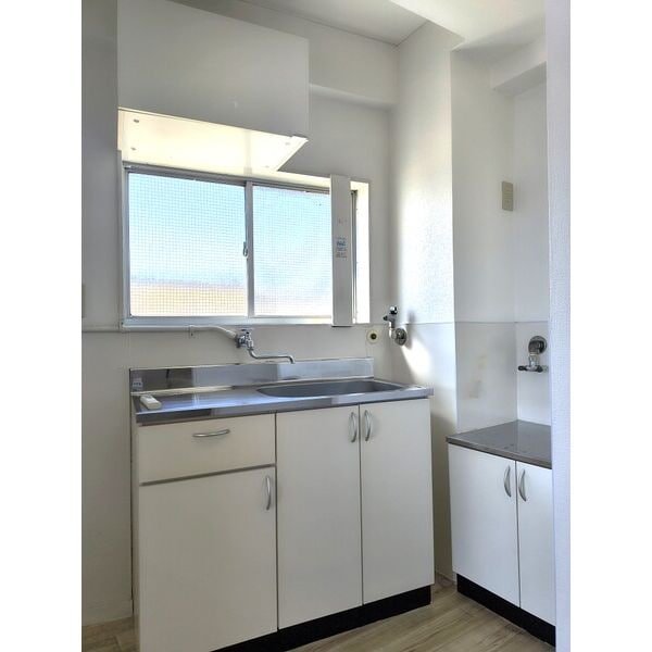 ※写真は同じマンションの違う部屋のものになります。 七福ビル