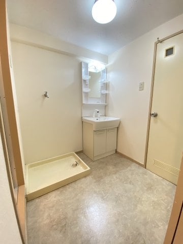 ※別部屋のお写真で、現況優先と致します。 第５グランドハイツ服部