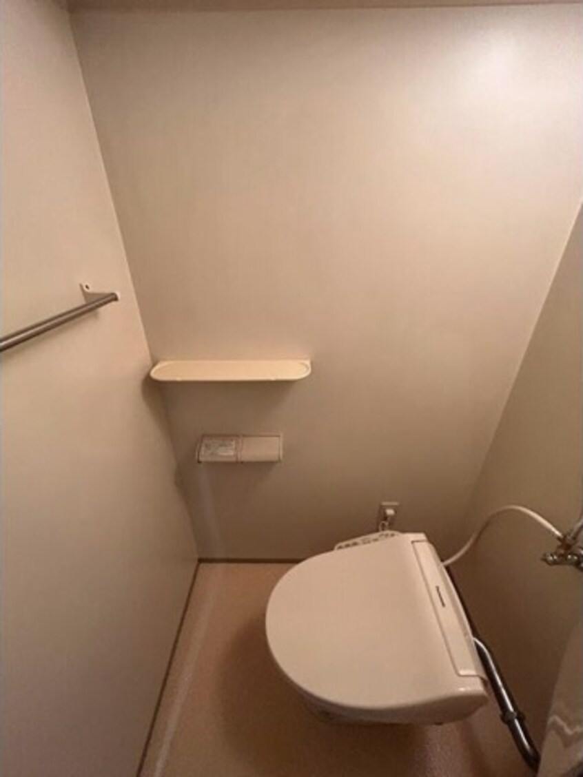 ※写真は同じマンションの違う部屋のものになります。 名古屋市営地下鉄鶴舞線/鶴舞駅 徒歩4分 1階 築30年