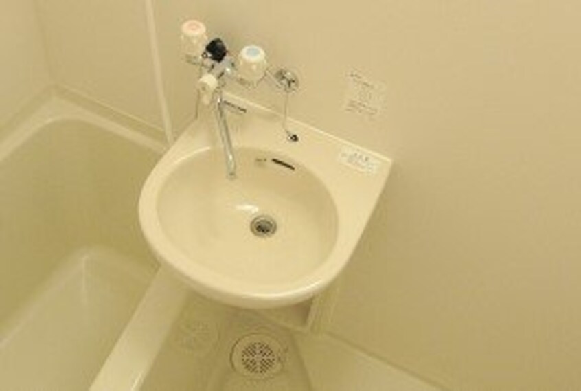  レオパレス稲葉地本通