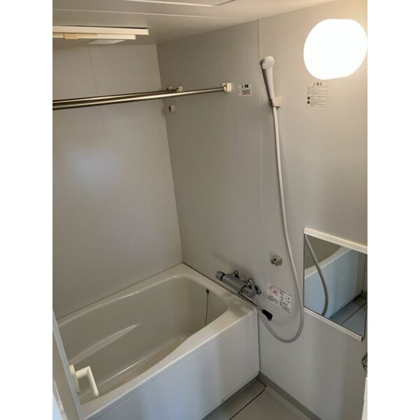 ※写真は同じマンションの違う部屋のものになります。 フィオーレレジデンス