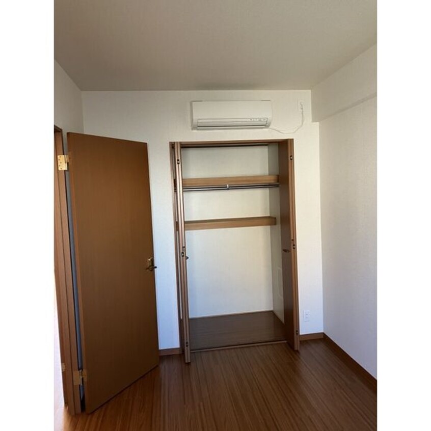 ※写真は同じマンションの違う部屋のものになります。 フィオーレレジデンス