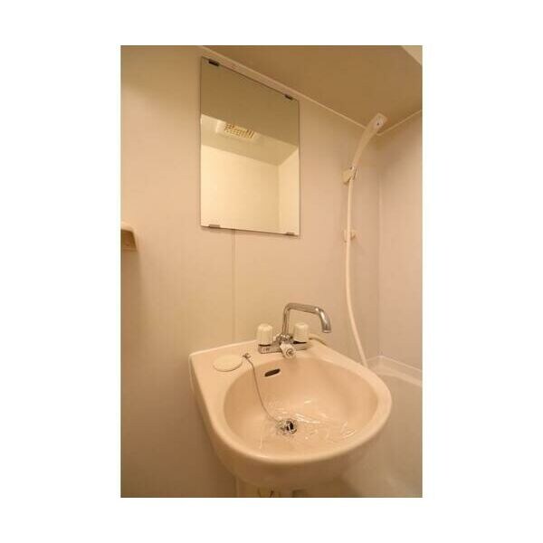  コンフォール港楽