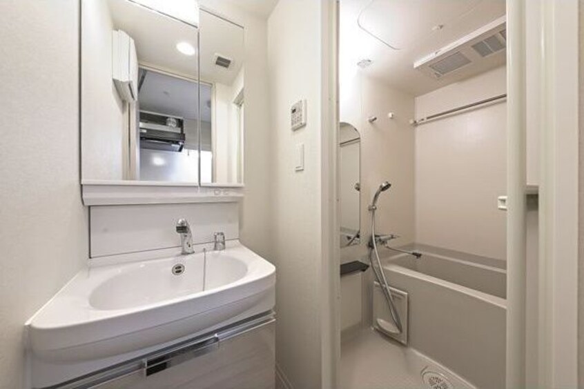  中央本線<中央西線>/鶴舞駅 徒歩3分 13階 築4年