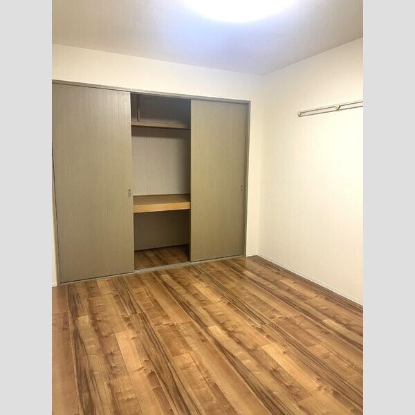 ※写真は同じマンションの違う部屋のものになります。 東海道本線/名古屋駅 徒歩11分 2階 築27年