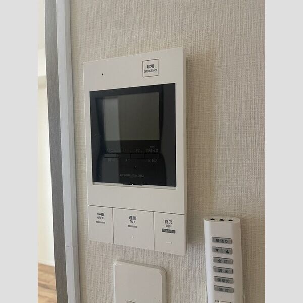 ※写真は同じマンションの違う部屋のものになります。 東海道本線/名古屋駅 徒歩11分 2階 築27年