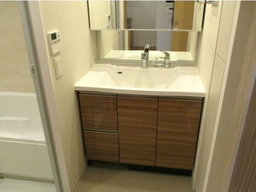  名古屋市営地下鉄鶴舞線/丸の内駅 徒歩2分 8階 築4年