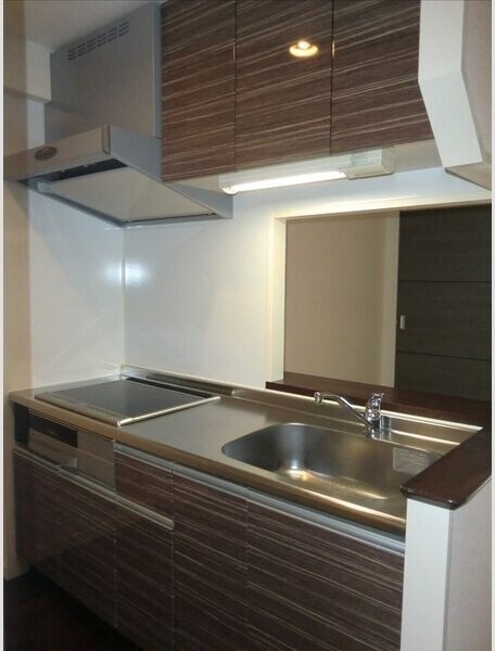  東海道本線/金山駅 徒歩13分 6階 築14年