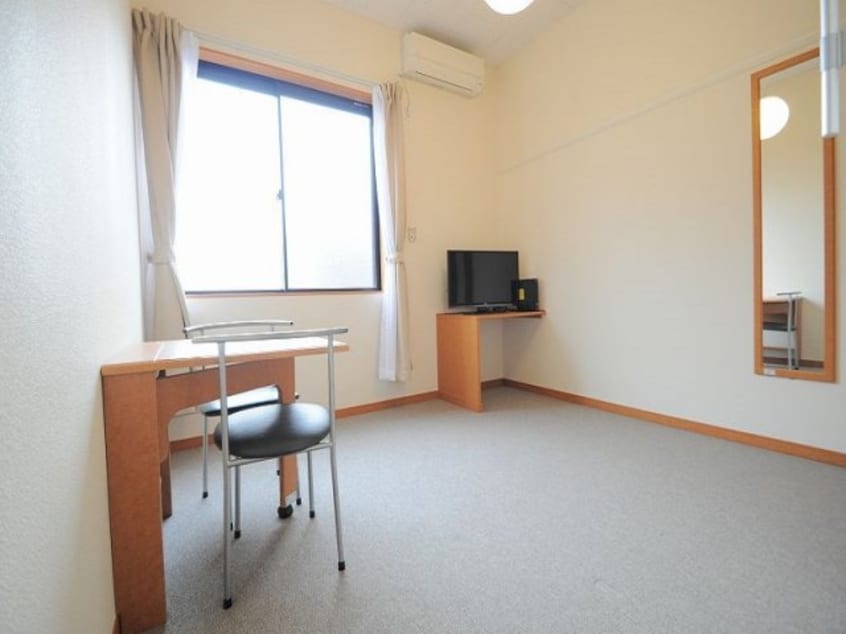 開放的な窓があり明るい空間です レオパレス天水