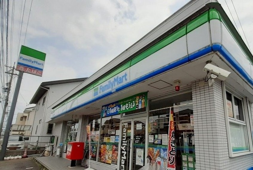 ファミリーマートまで500m グレイスパークⅡ