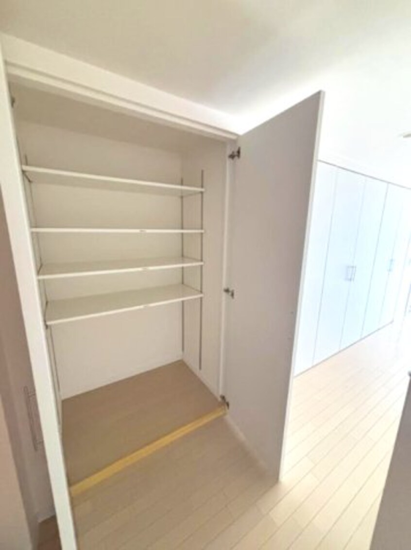 ※写真は同じマンションの違う部屋のものになります。 エスティメゾン葵