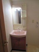 ※写真は同じマンションの違う部屋のものになります。 名古屋市営地下鉄名城線/矢場町駅 徒歩10分 2階 築25年