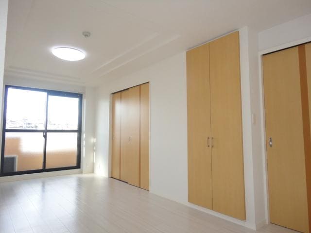 リビング サンシャインスクエア