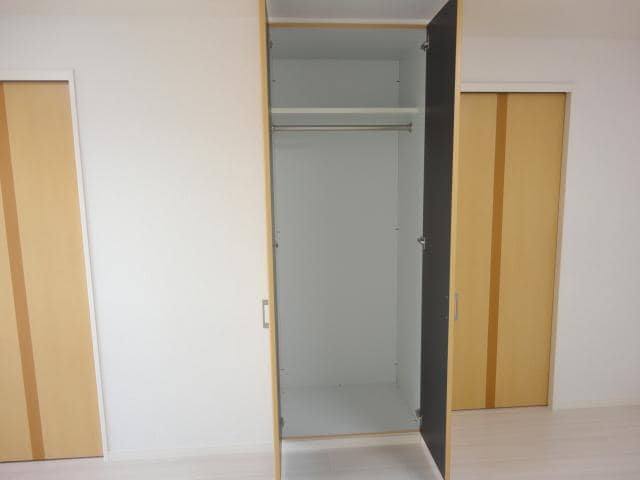 リビングクローゼット(開) サンシャインスクエア