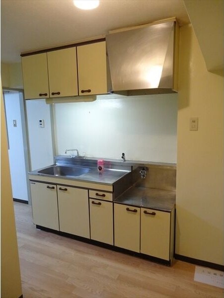  名古屋市営地下鉄東山線/栄駅 徒歩12分 2階 築43年