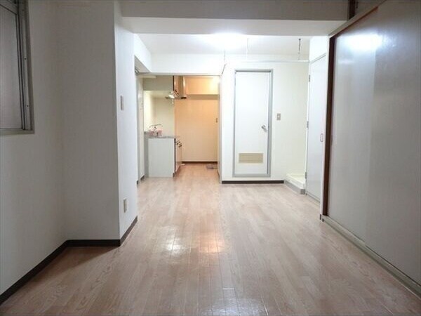  名古屋市営地下鉄東山線/栄駅 徒歩12分 2階 築43年