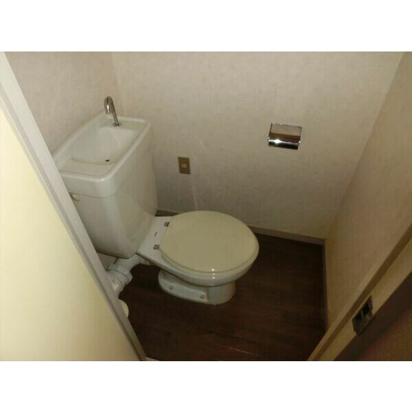  名古屋市営地下鉄東山線/栄駅 徒歩8分 2階 築41年