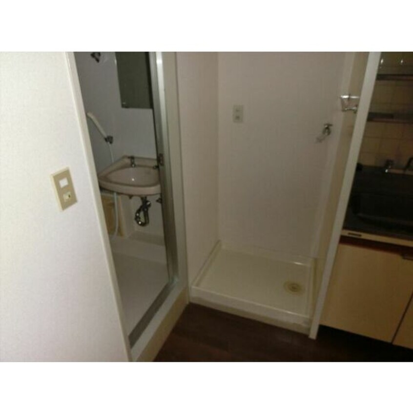  名古屋市営地下鉄東山線/栄駅 徒歩8分 2階 築41年