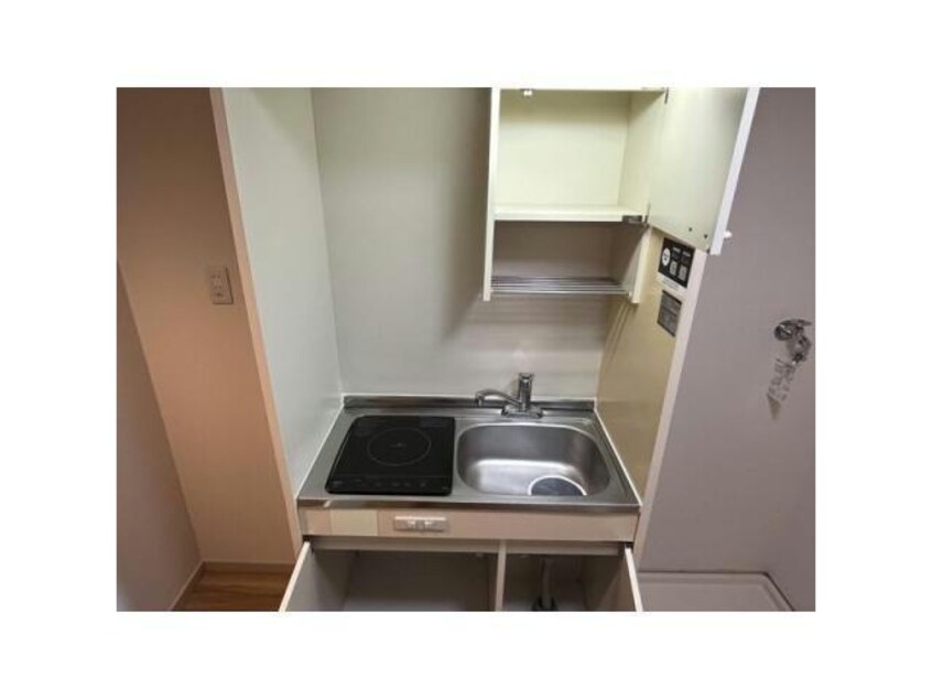 ※写真は同じマンションの違う部屋のものになります。 名古屋市営地下鉄名城線/上前津駅 徒歩6分 8階 築33年