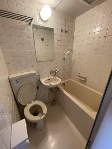 ※写真は同じマンションの違う部屋のものになります。 名古屋市営地下鉄鶴舞線/大須観音駅 徒歩5分 3階 築37年