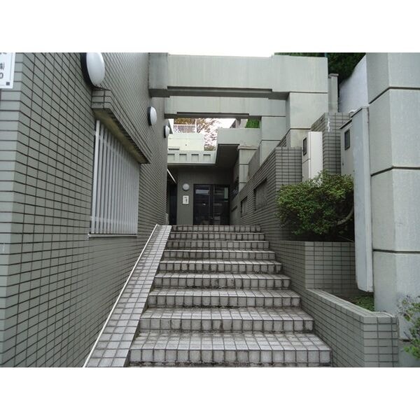  名古屋市営地下鉄東山線/星ヶ丘駅 徒歩9分 3階 築35年